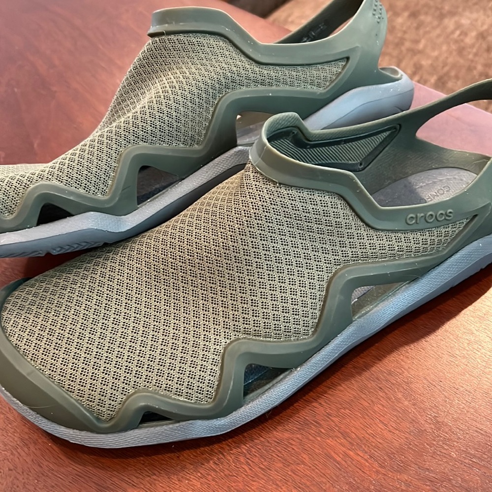 Men’s Crocs, size 10